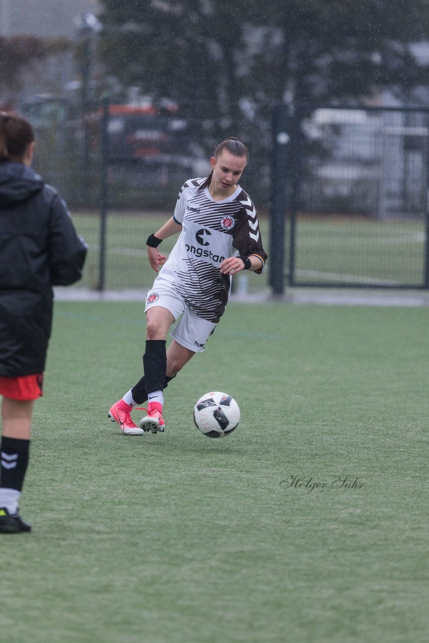 Bild 135 - B-Juniorinnen FC St.Pauli . Braedstrup IF : Ergebnis: 4:1